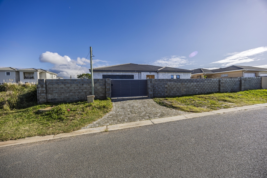 4 Bedroom Property for Sale in Gonubie Eastern Cape